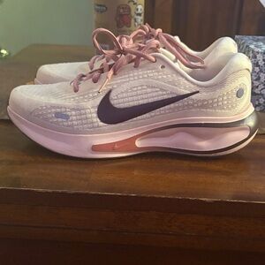 Nike Women's Pink and Purple Athletic Shoes